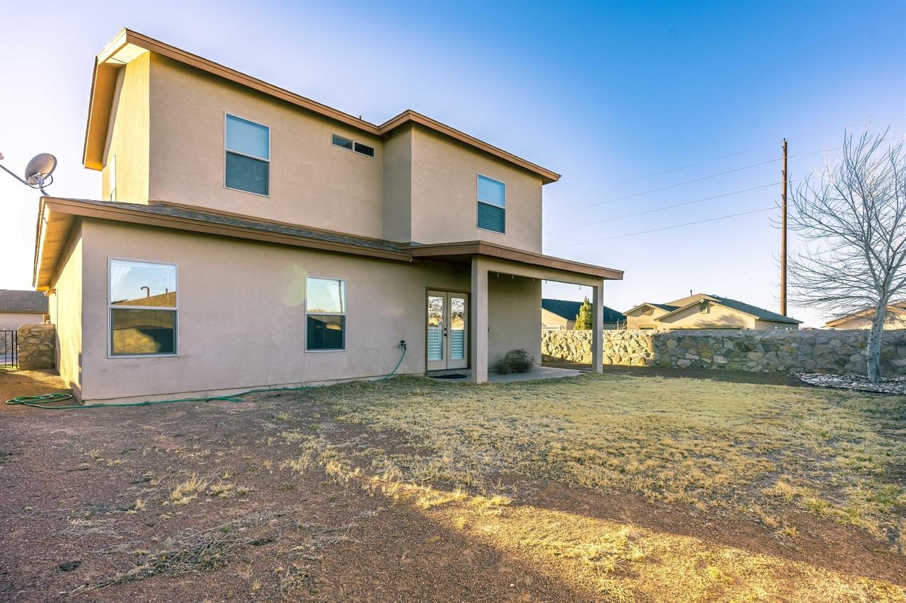 5824 Bywood - Photo 2 of 15
