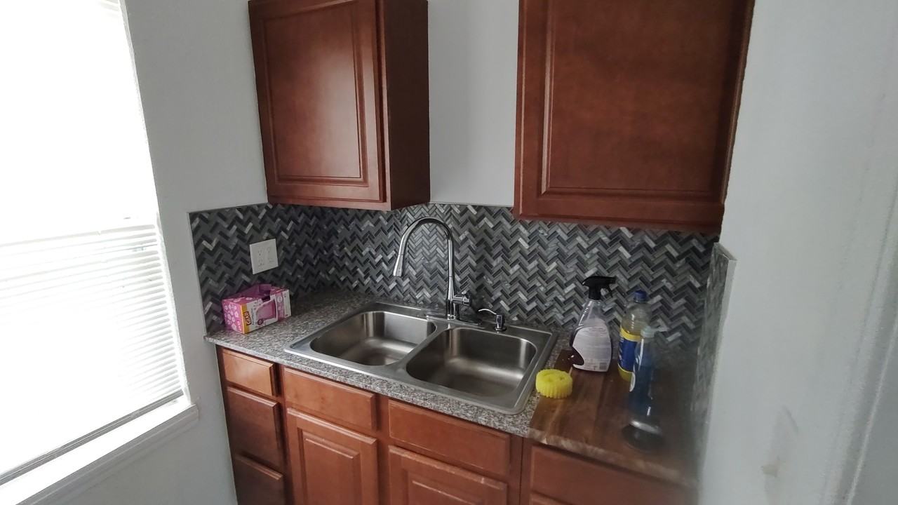 1842B Nw 12th St #2 - Photo 3 of 9