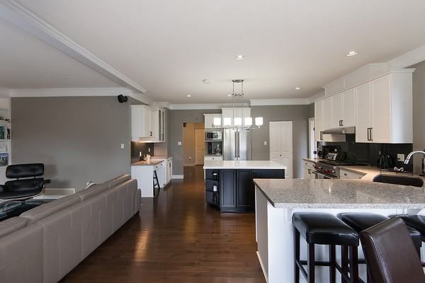 330 Dollarton Hwy N - Photo 2 of 38