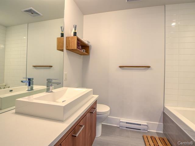 901 Rue de la Commune Est - Photo 4 of 13