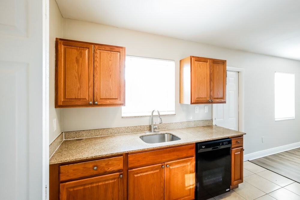 256 Ne 45th Ct - Photo 7 of 16