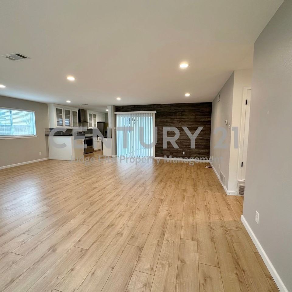 630 Cambridge Dr - Photo 2 of 11