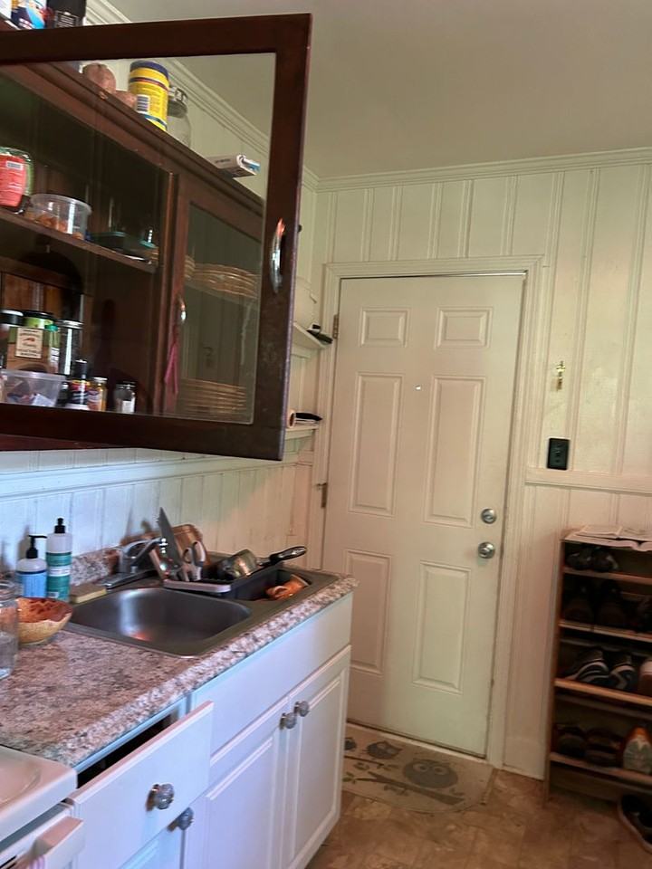 306 Powe St - Photo 2 of 6