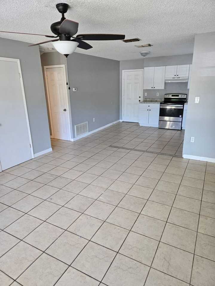 1713 Birchwood Cir - Photo 3 of 13