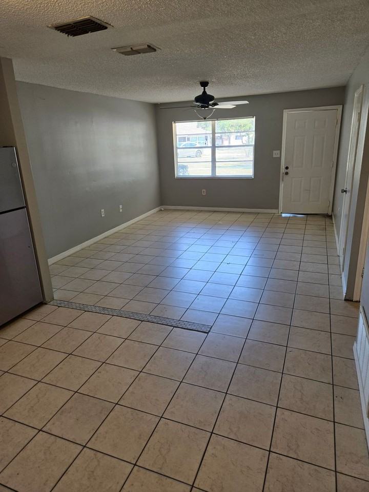 1713 Birchwood Cir - Photo 4 of 13