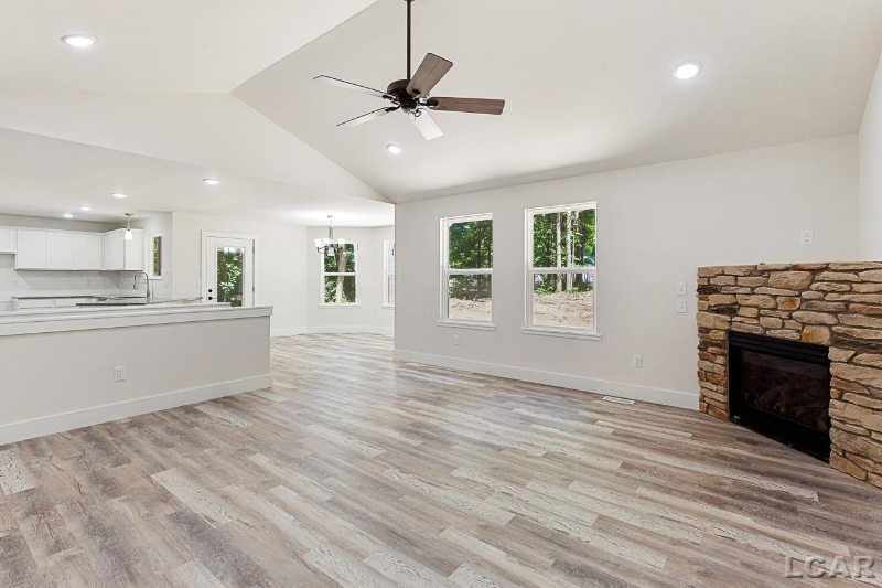 9453 Shady Dr - Photo 3 of 18