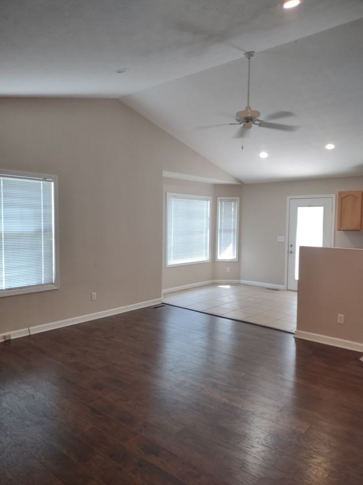 239 Tara Ct - Photo 2 of 10