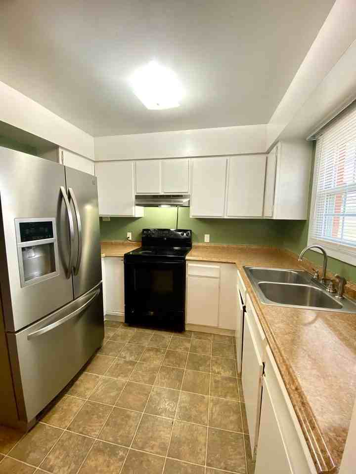 1104 Sunnyside Ave - Photo 3 of 8