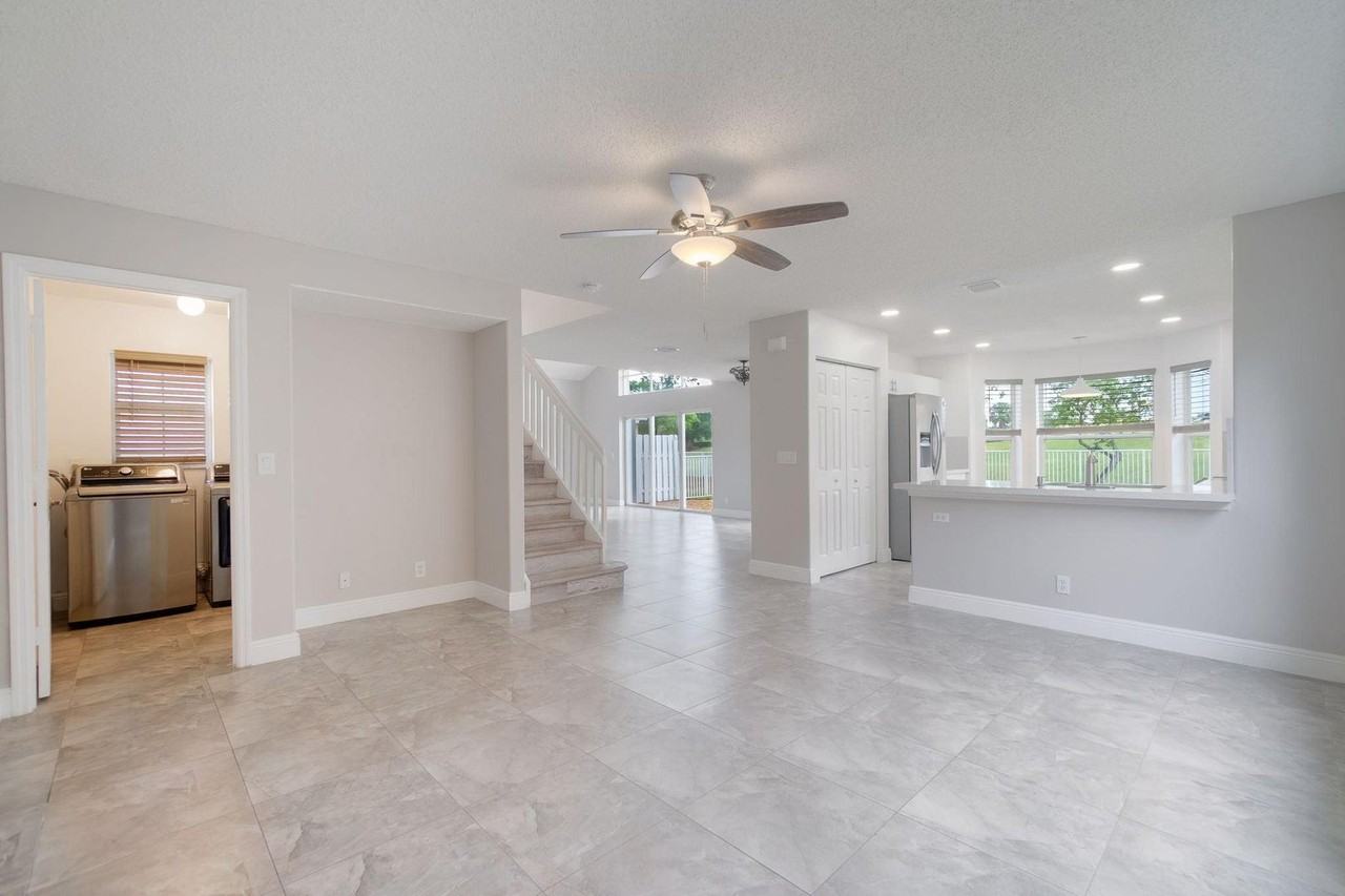 6276 Grand Cypress Cir - Photo 3 of 12