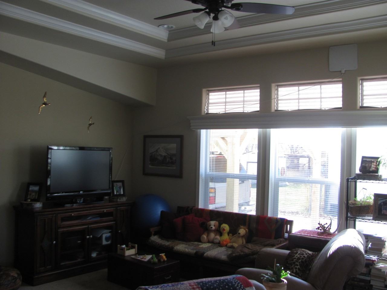 125 E Menefee St - Photo 6 of 24