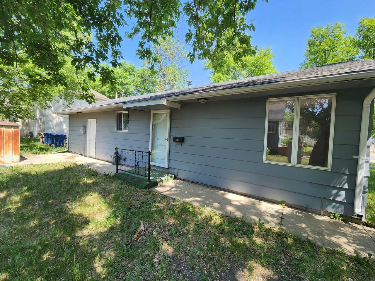 401 S Maple - Photo 2 of 14