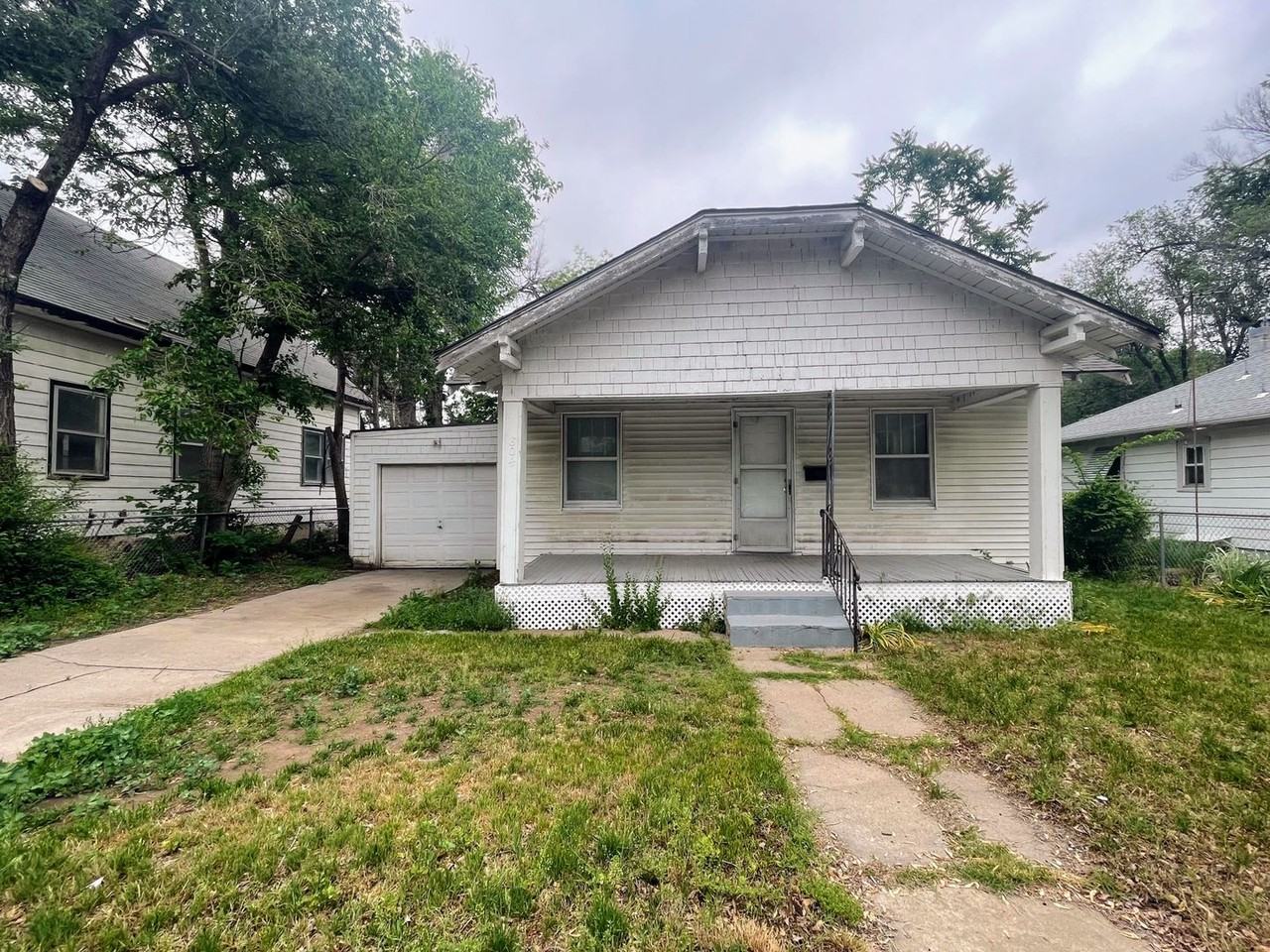 804 E 6th Ave - Photo 2 of 15