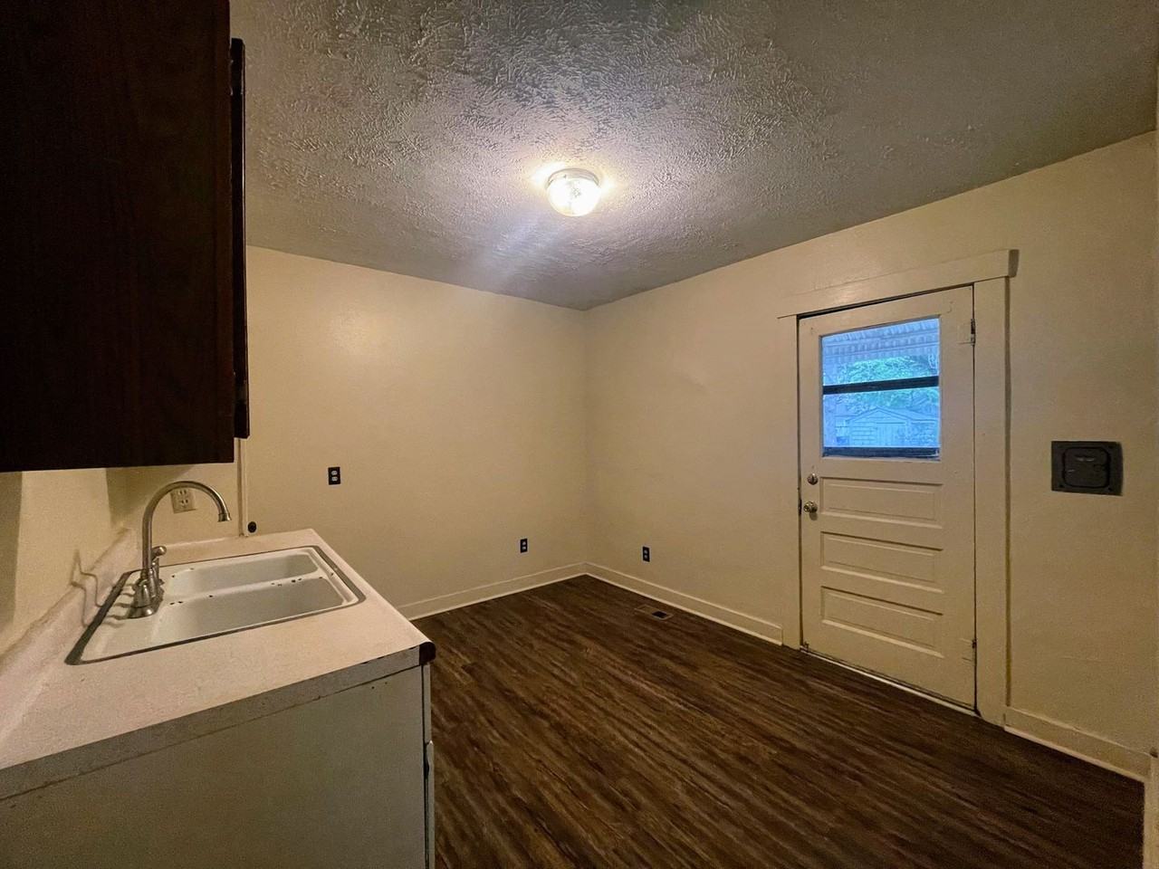 804 E 6th Ave - Photo 5 of 15