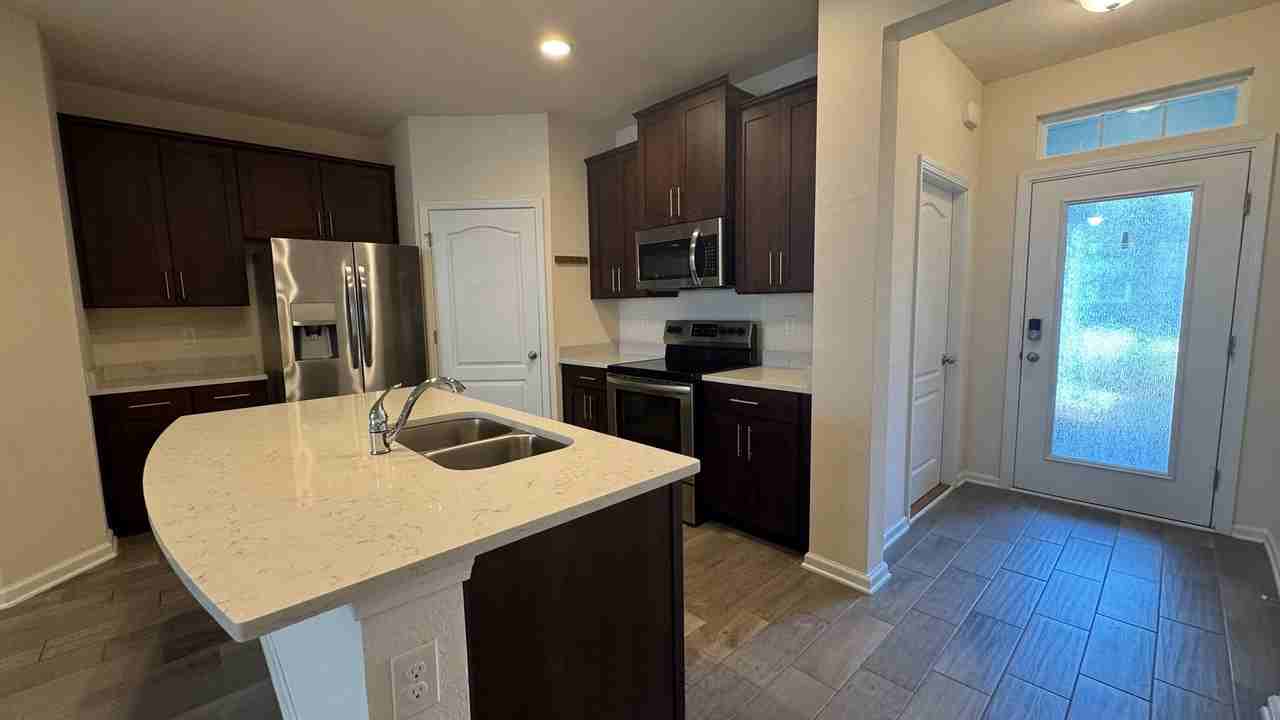 24 Bush Pl - Photo 3 of 26