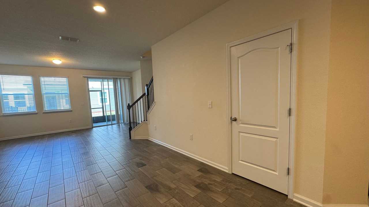 24 Bush Pl - Photo 6 of 26