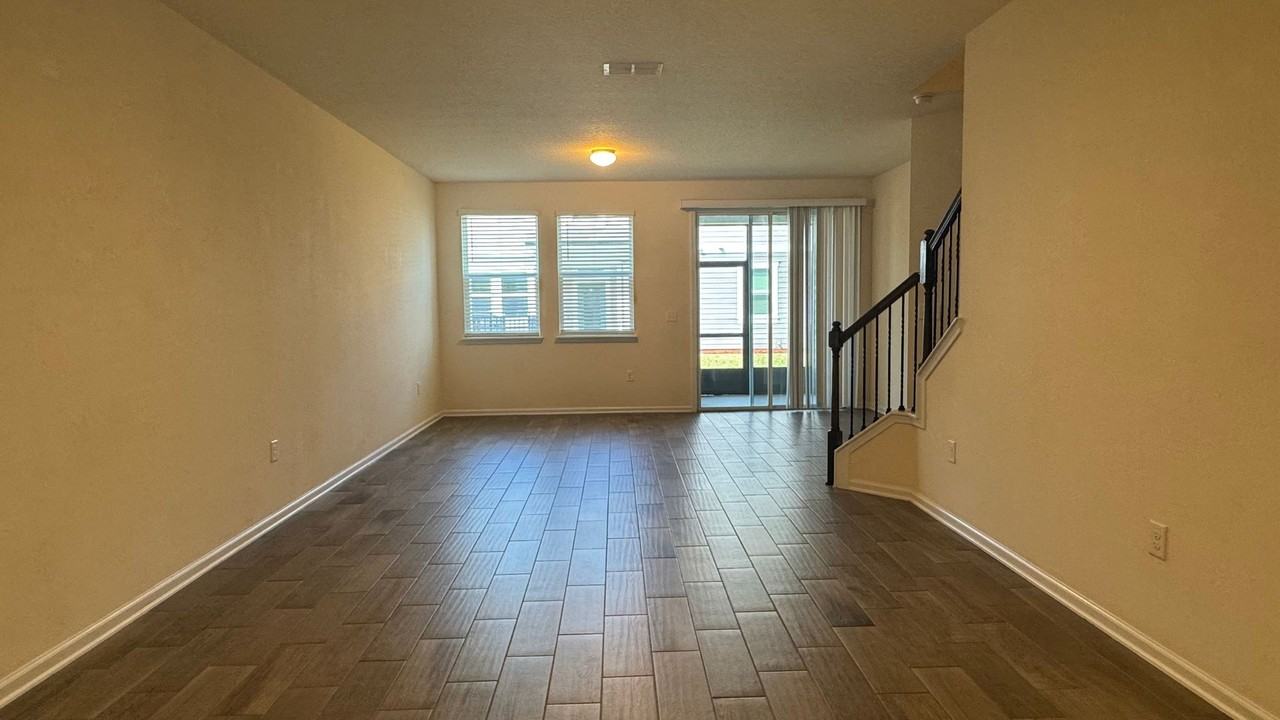 24 Bush Pl - Photo 7 of 26