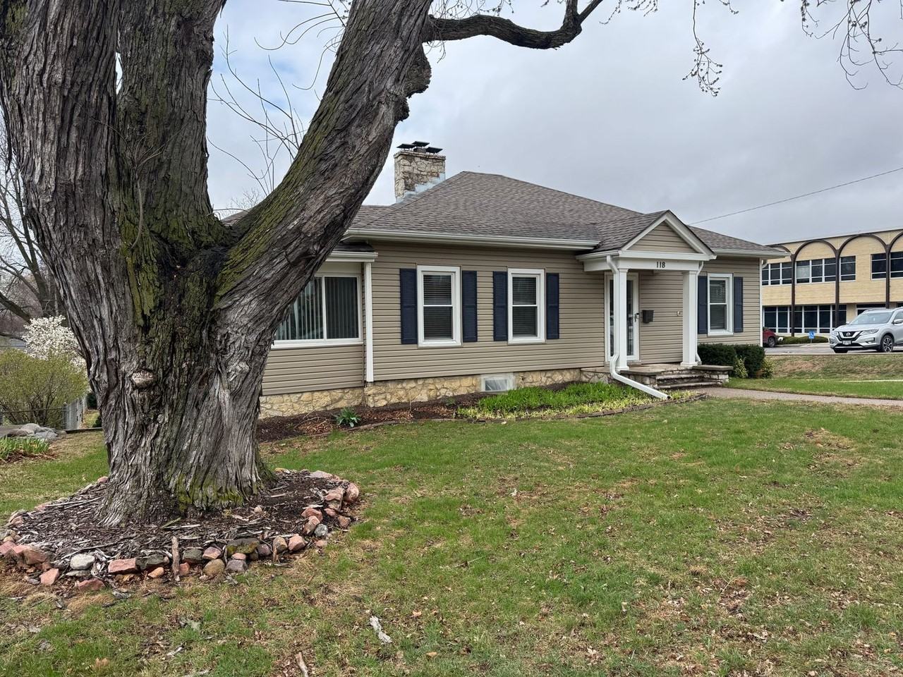 118 S 69th St - Photo 3 of 32