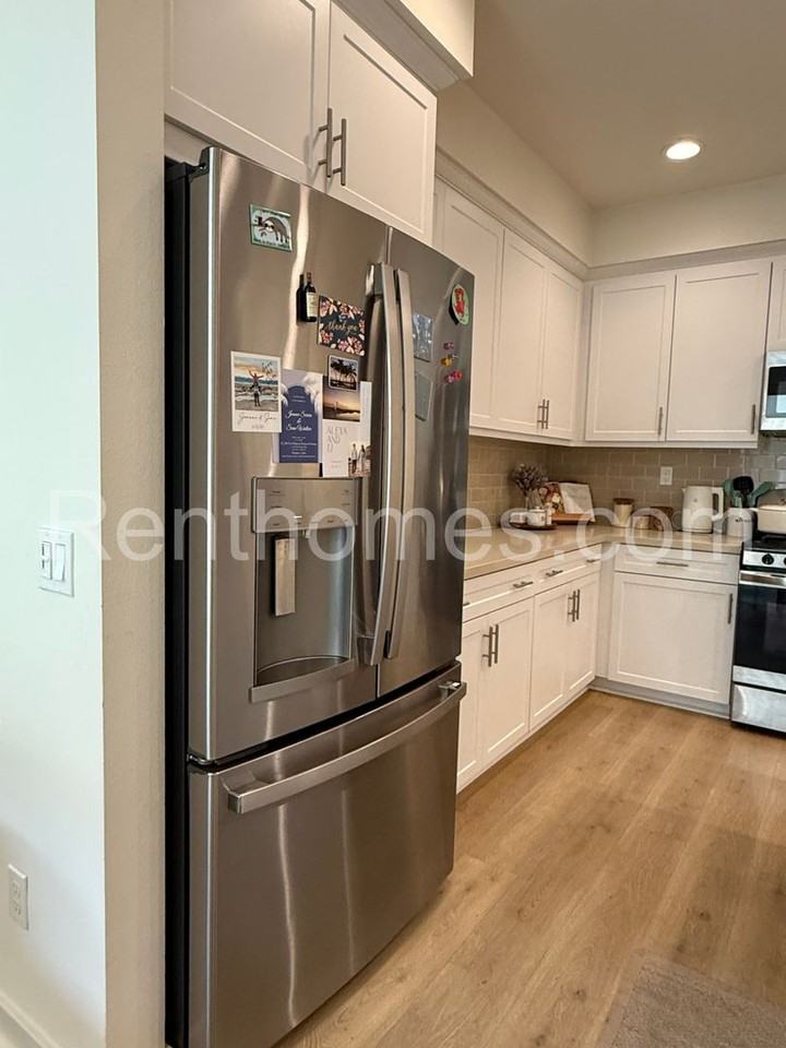 344 Stream Ct - Photo 2 of 24