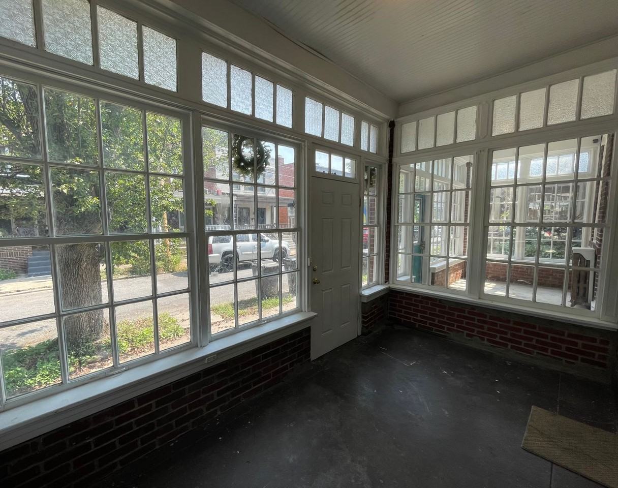 2322 Penn St - Photo 6 of 27
