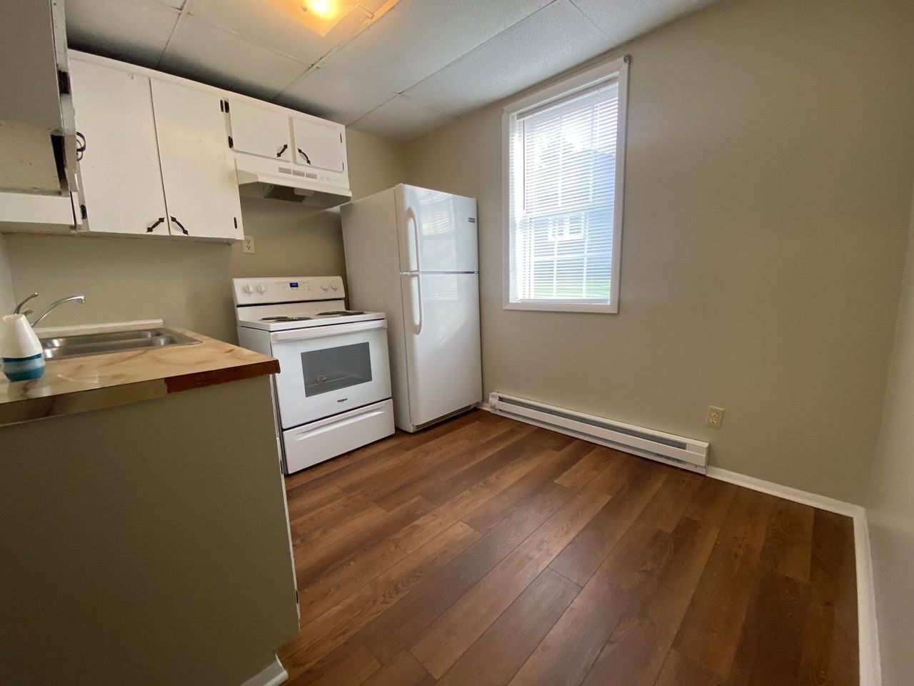 224 Lake St - Photo 6 of 10