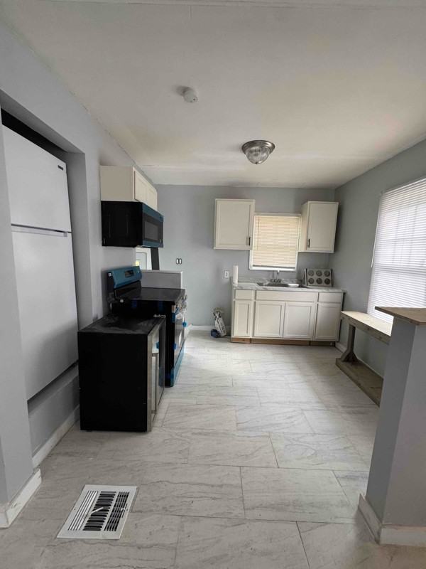 1052 Covert Ave - Photo 3 of 8