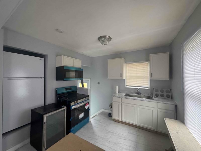 1052 Covert Ave - Photo 6 of 8