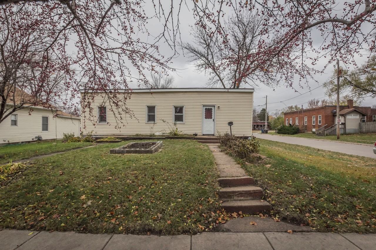 2344 Logan Ave - Photo 2 of 25