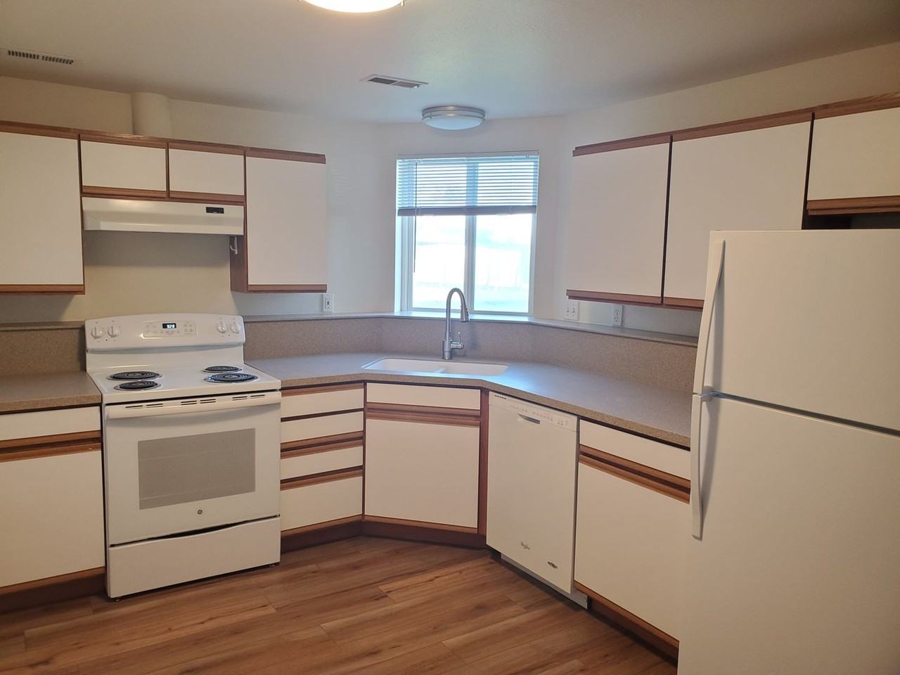 108 11th St #B - Photo 2 of 14