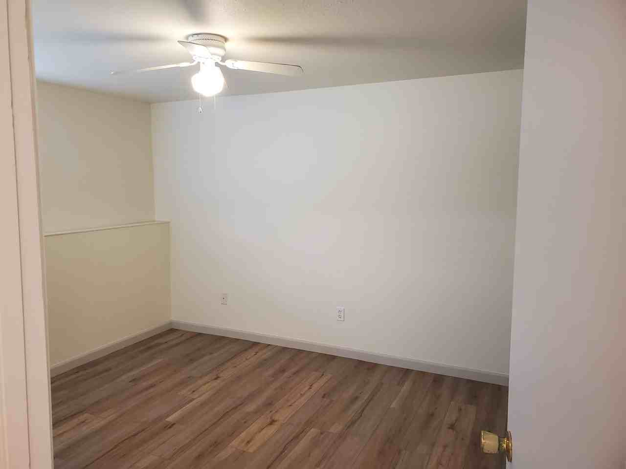 108 11th St #B - Photo 3 of 14