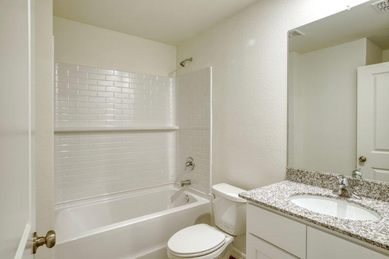 28118 Pasadena Dr - Photo 3 of 7