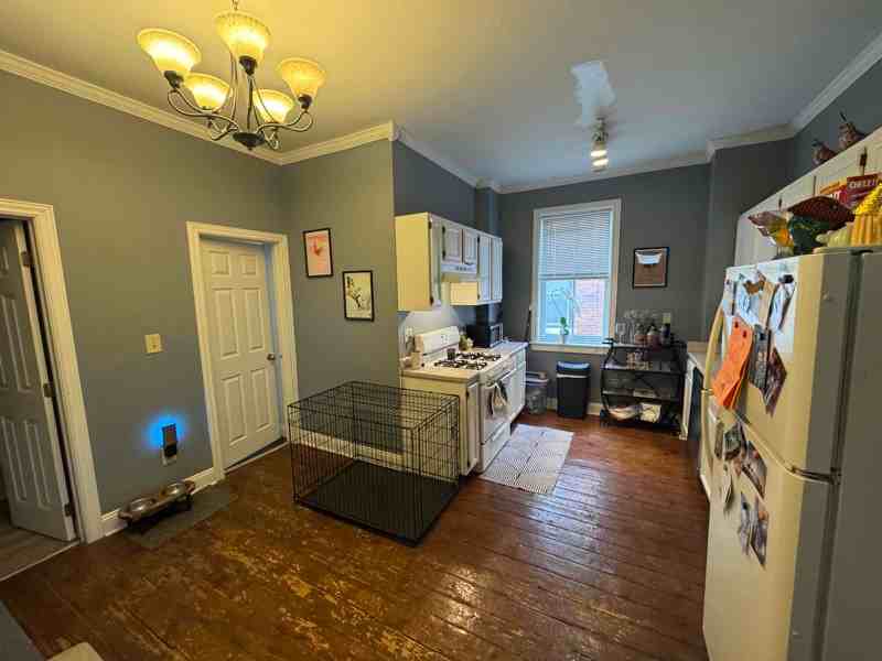 889 S Front St - Photo 3 of 6