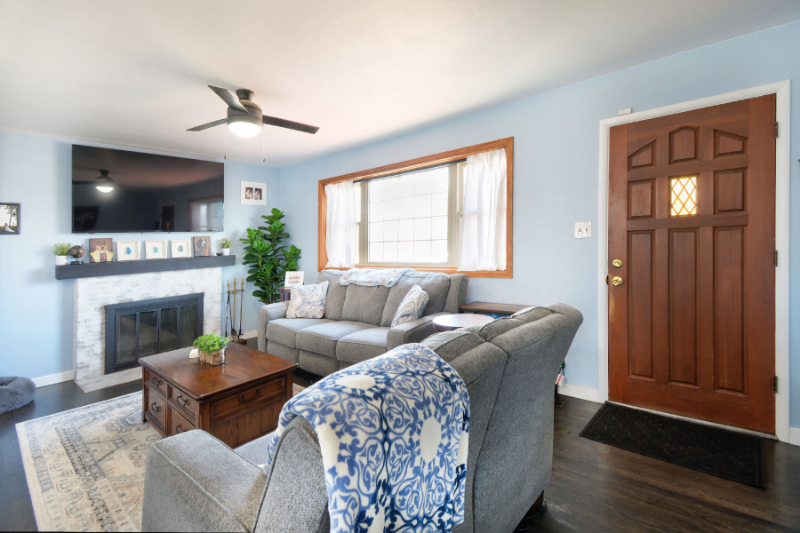 2234 Afton Way - Photo 2 of 15