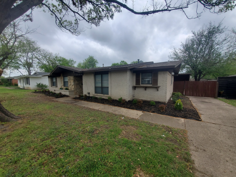 713 Silverstone Dr - Photo 2 of 16