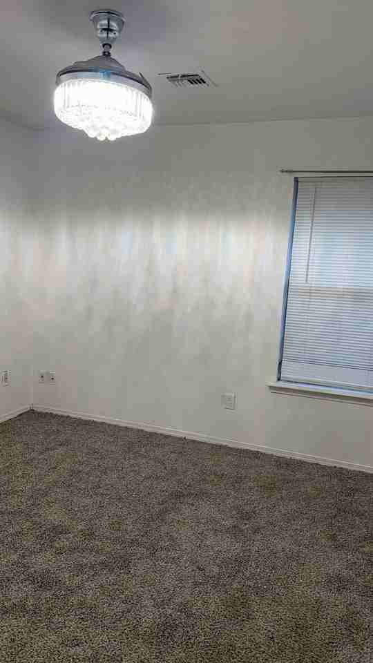 910 Nw 101st St #NA - Photo 4 of 12