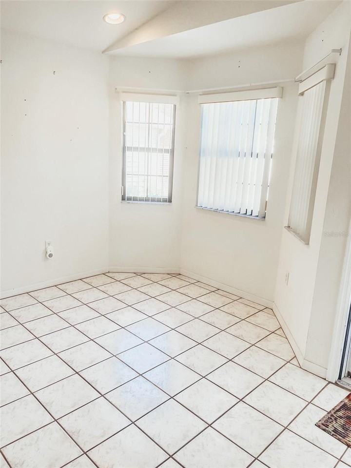 3906 Ne 22nd St - Photo 3 of 17