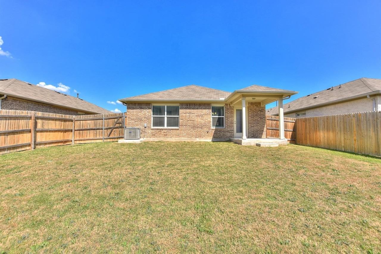 417 Dubina Ave - Photo 6 of 31