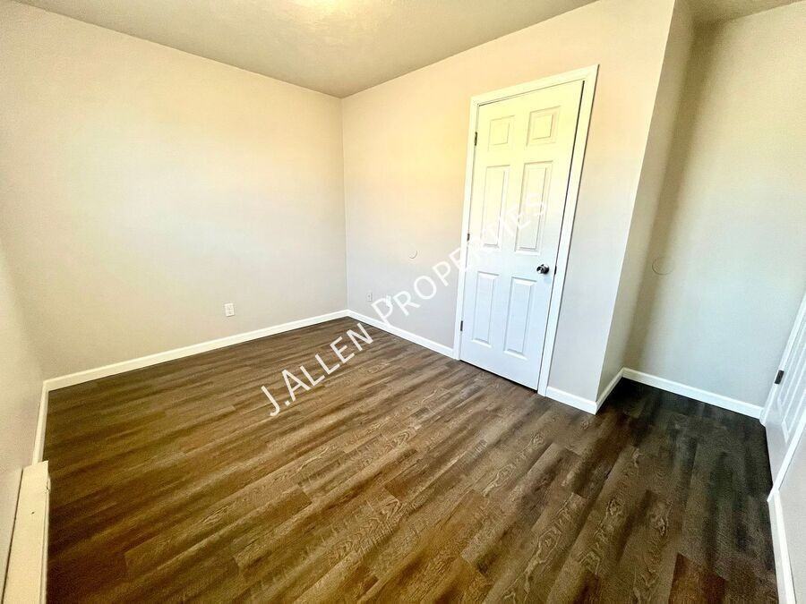 107 Gold Strike Dr #1 - Photo 4 of 5