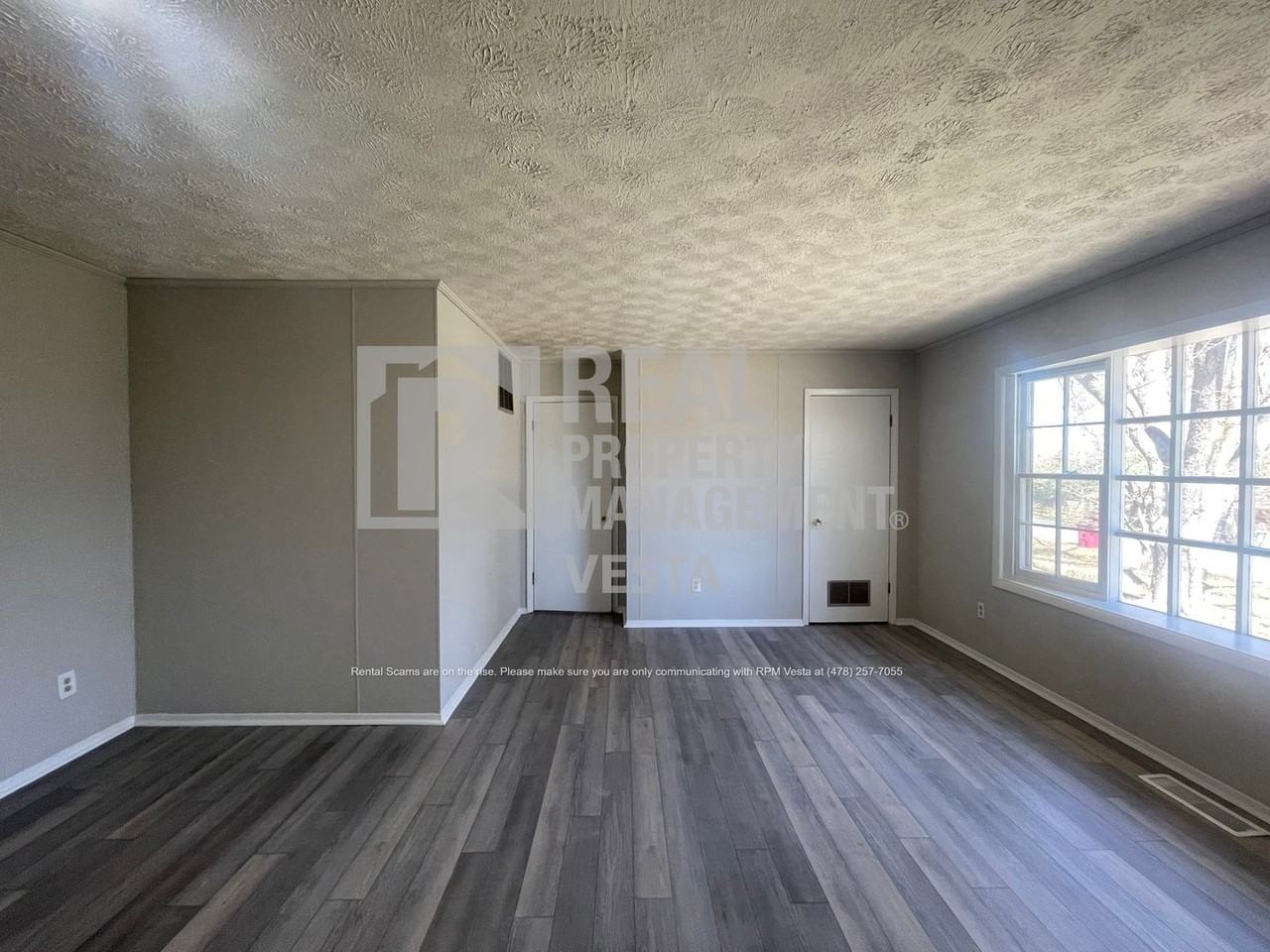 105 Evelyn Dr - Photo 3 of 17