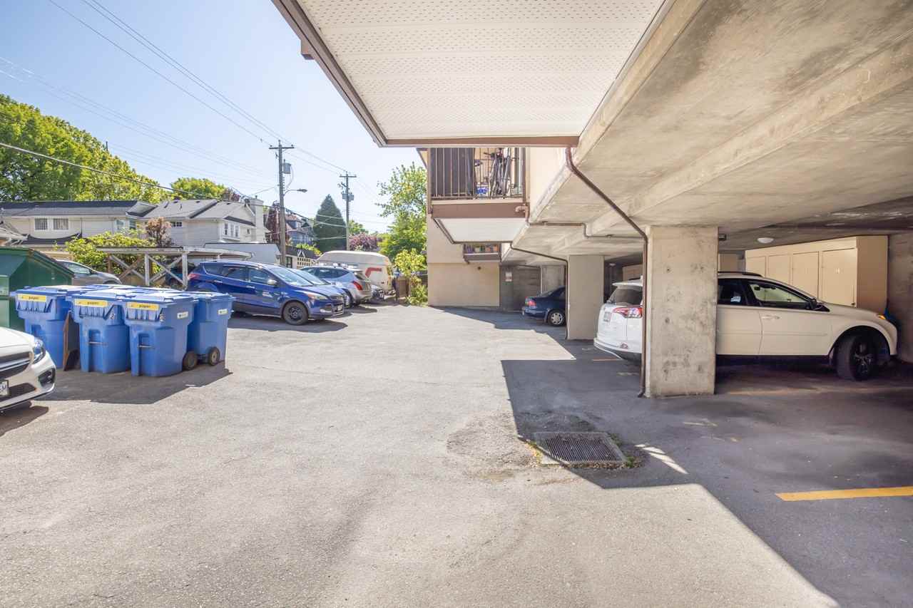 Mark Elle - Photo 3 of 3