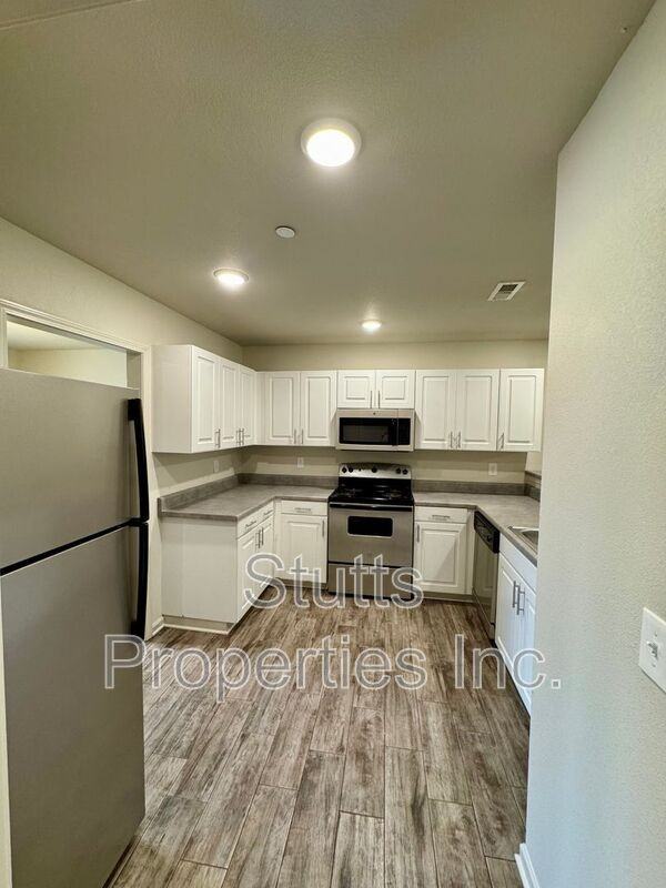 201 Spindle Ct #202 - Photo 3 of 11