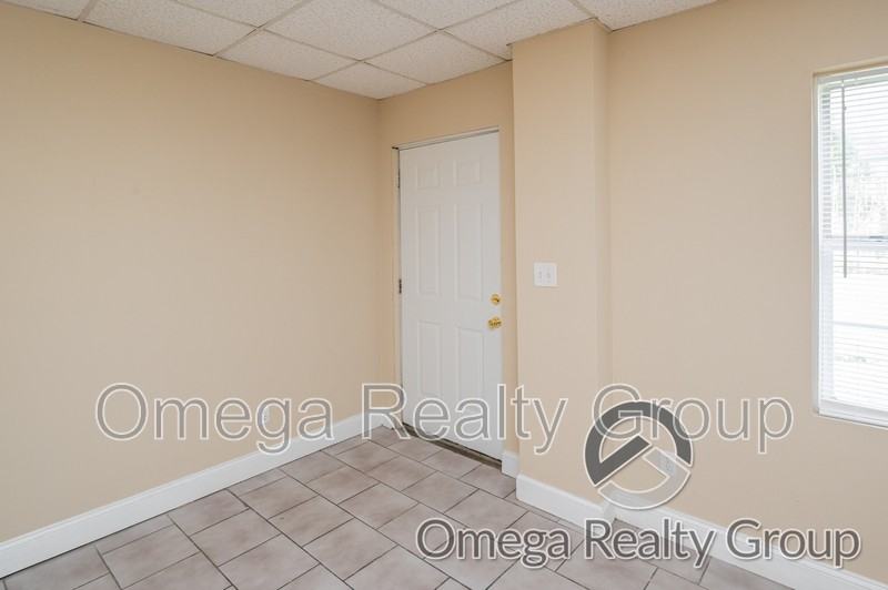 320 Percy St - Photo 2 of 18