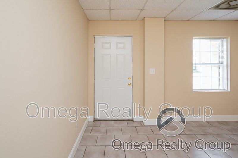 320 Percy St - Photo 3 of 18