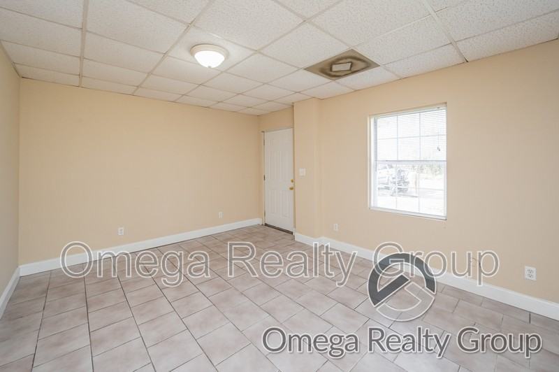 320 Percy St - Photo 7 of 18