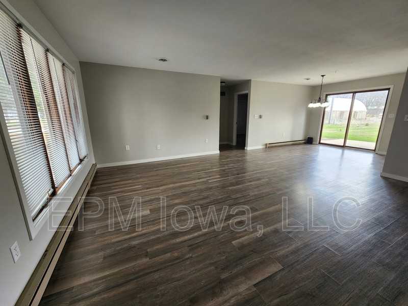 304 14th Ave Se - Photo 2 of 15