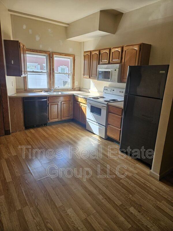 19 W Main St #1 - Photo 7 of 11