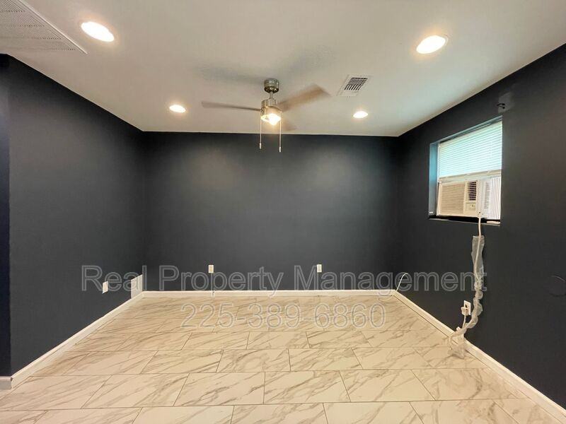 1933 Fairchild St - Photo 2 of 11