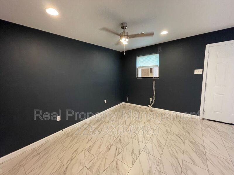 1933 Fairchild St - Photo 3 of 11