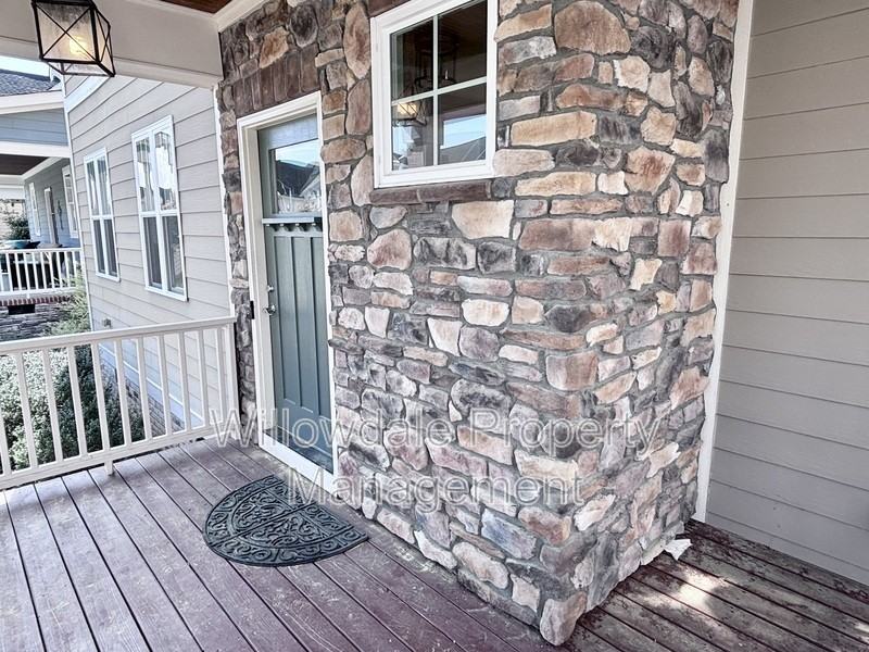 1863 Lake Glen Dr - Photo 2 of 35