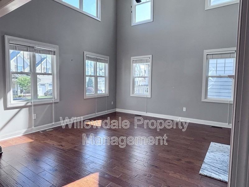 1863 Lake Glen Dr - Photo 4 of 35