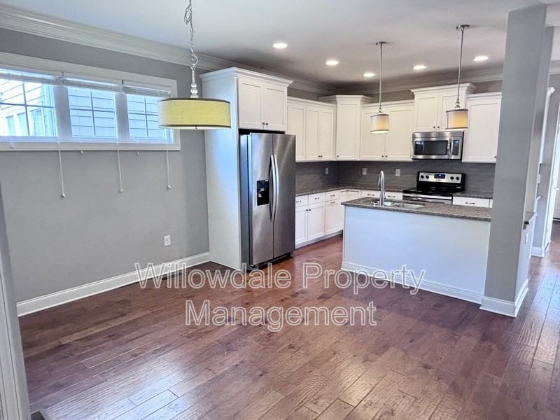 1863 Lake Glen Dr - Photo 7 of 35